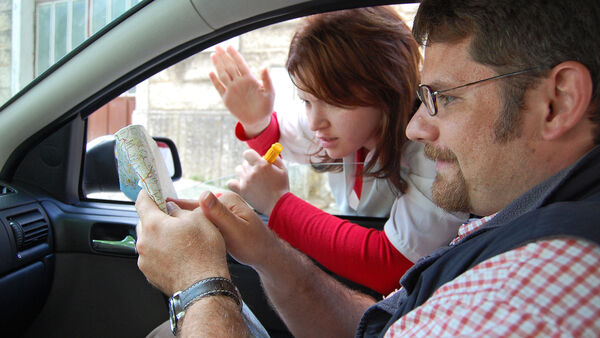 What Are The Best Apps For Navigating Unfamiliar Cities While Driving