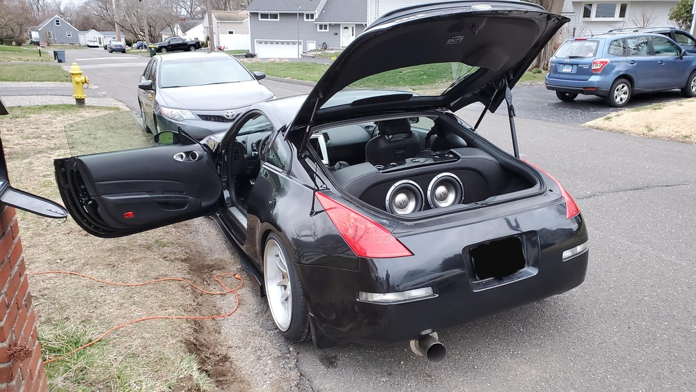 Does The Nissan 350Z Have A Back Seat