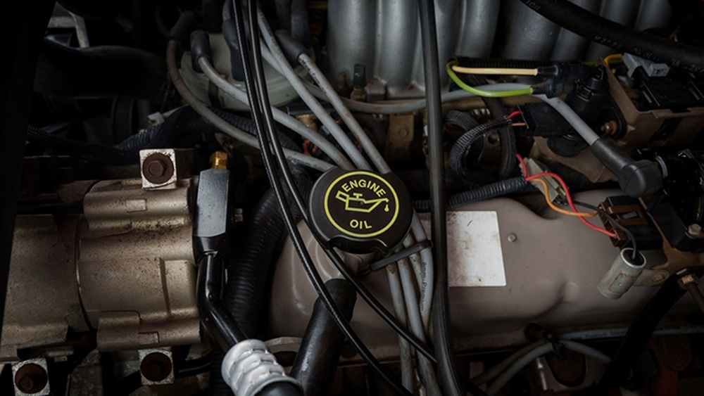 How Many Quarts of Oil for a Ford F150