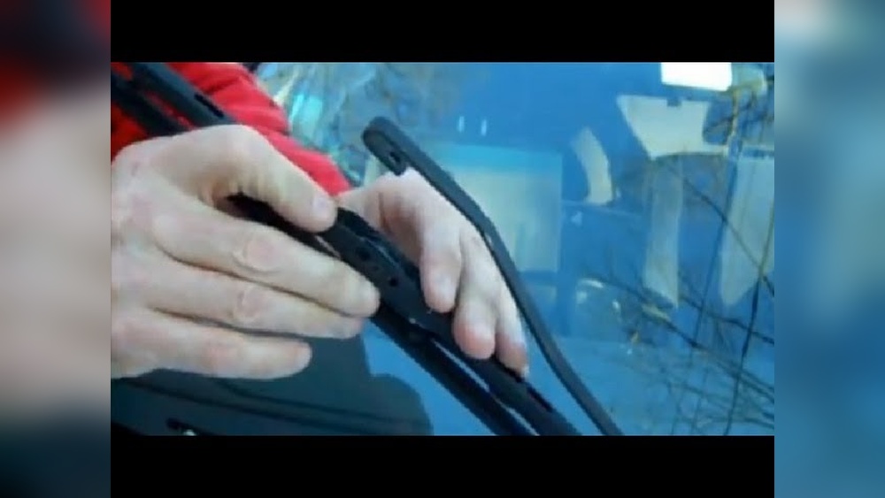 How to Easily Replace Windshield Wipers Honda Civic
